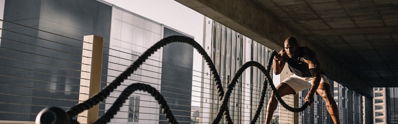 法国队球员在世界杯赛场上庆祝进球瞬间